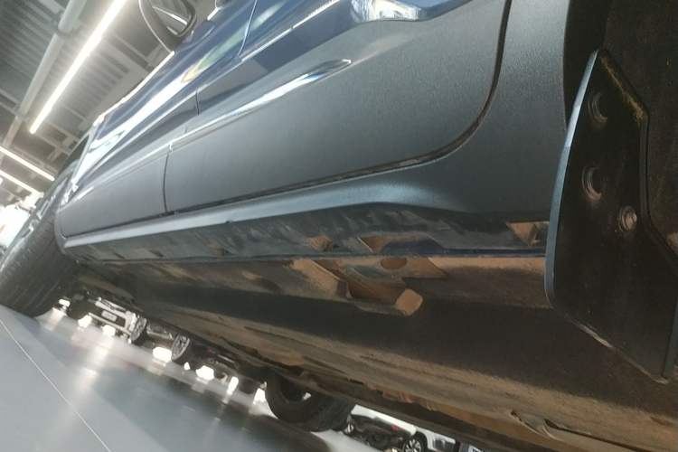 Used Ford Escape 2020 EcoBoost 245 Two-Wheel-Drive Titanium Edition Left Side Sill