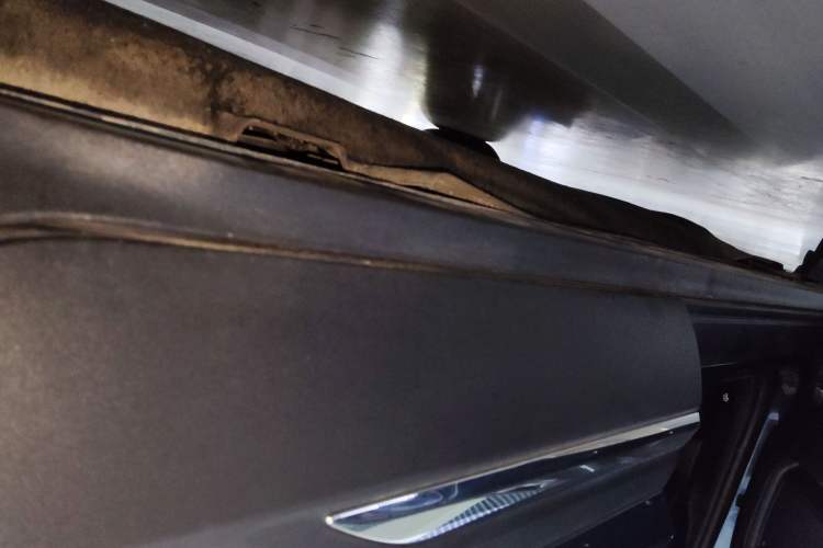 Used Ford Escape 2020 EcoBoost 245 Four-Wheel Drive Titanium Edition Left Side Sill