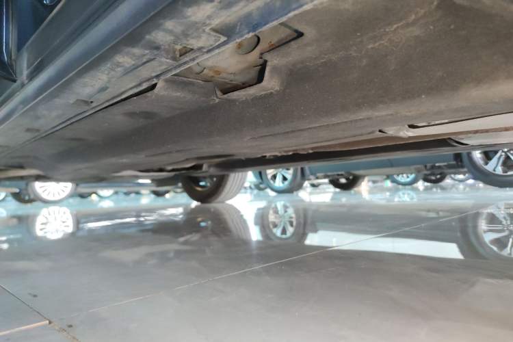 Used Ford Escape 2020 EcoBoost 245 Two-Wheel-Drive Titanium Edition Left Side Sill