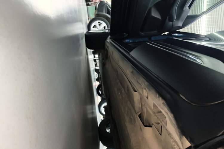Used Ford Escape 2020 EcoBoost 245 Two-Wheel-Drive Titanium Edition Left Side Sill