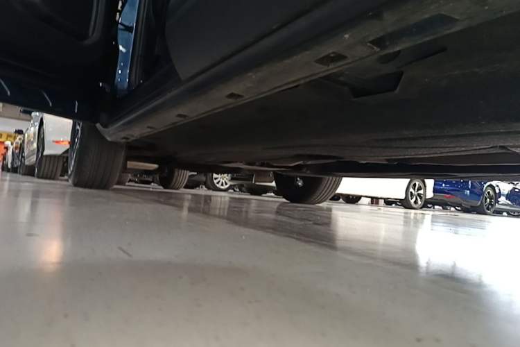 Used Ford Escape 2020 EcoBoost 245 Two-Wheel-Drive Comfort Edition Left Side Sill