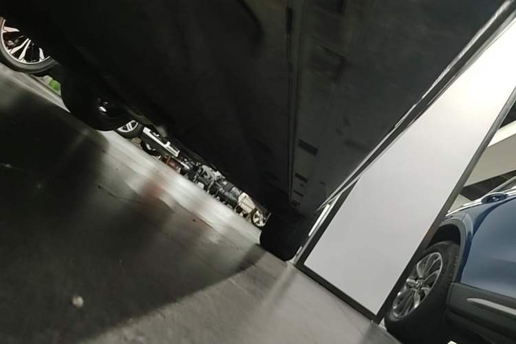 Used Ford Escape 2020 EcoBoost 245 Four-Wheel Drive Luxury Edition Left Side Sill