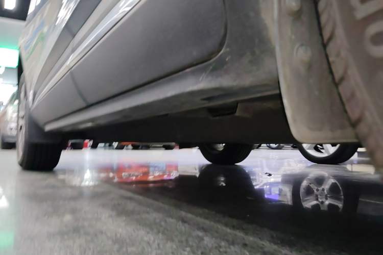 Used Ford Escape 2020 EcoBoost 245 Two-Wheel-Drive Titanium Edition Left Side Sill