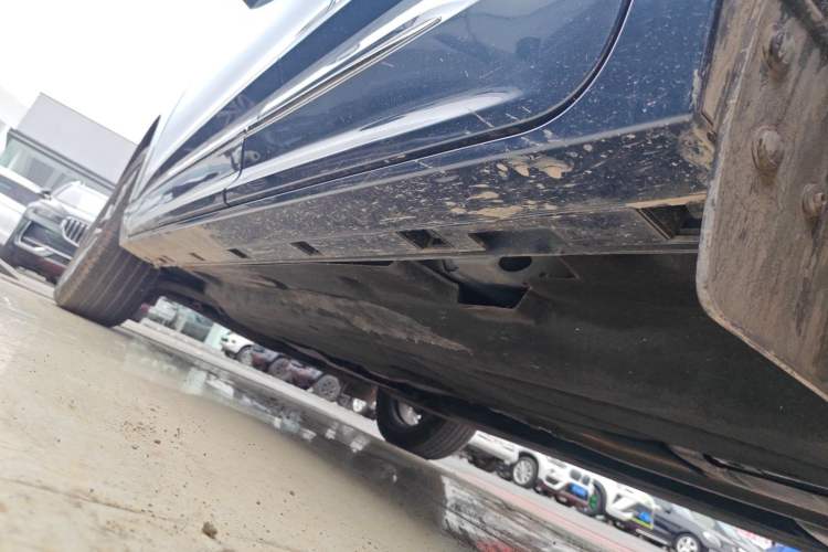 Used Ford Escape 2020 EcoBoost 245 Four-Wheel Drive Luxury Edition Left Side Sill