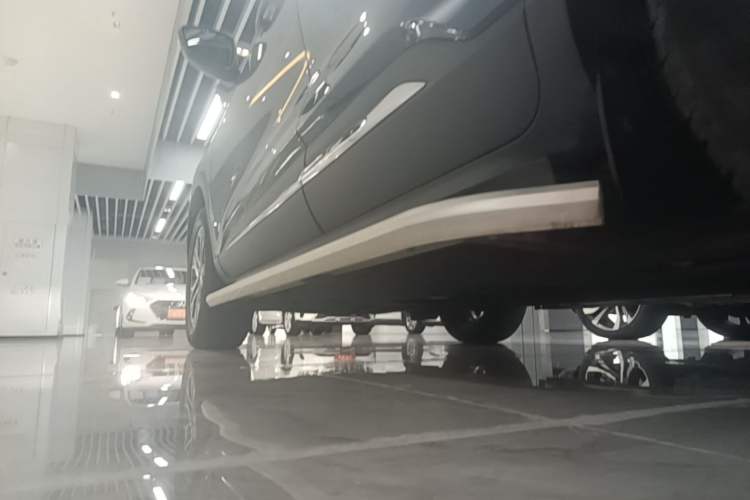 Used Ford Escape 2020 EcoBoost 245 Two-Wheel Drive Smart & Enjoyment Model Left Side Sill