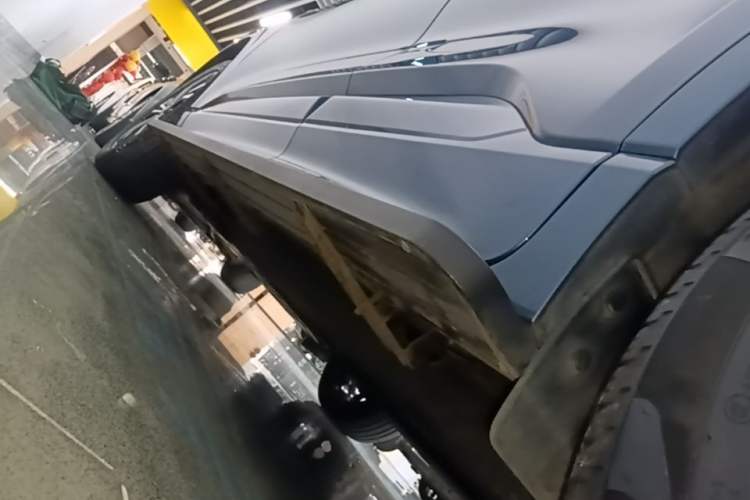 Used Ford Escape 2020 EcoBoost 245 Four-Wheel Drive ST-LINE Deluxe Edition Left Side Sill