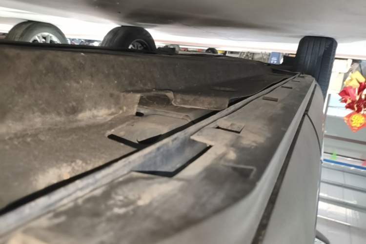 Used Ford Escape 2020 EcoBoost 245 Two-Wheel-Drive Titanium Edition Left Side Sill