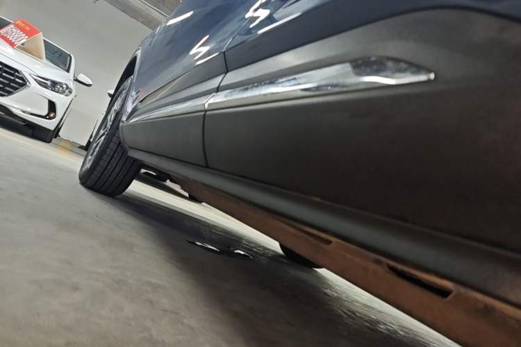 Used Ford Escape 2020 EcoBoost 245 Two-Wheel-Drive Titanium Edition Left Side Sill