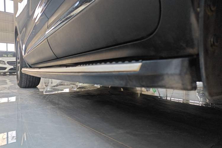 Used Ford Escape 2020 EcoBoost 245 Two-Wheel-Drive Titanium Edition Left Side Sill
