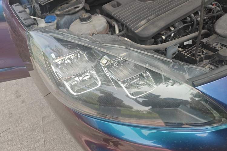 Used Ford Escape 2020 EcoBoost 245 Four-Wheel Drive ST-LINE Deluxe Edition Right Front Headlight