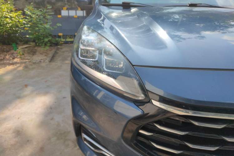 Used Ford Escape 2020 EcoBoost 245 Two-Wheel-Drive Titanium Edition Right Front Headlight