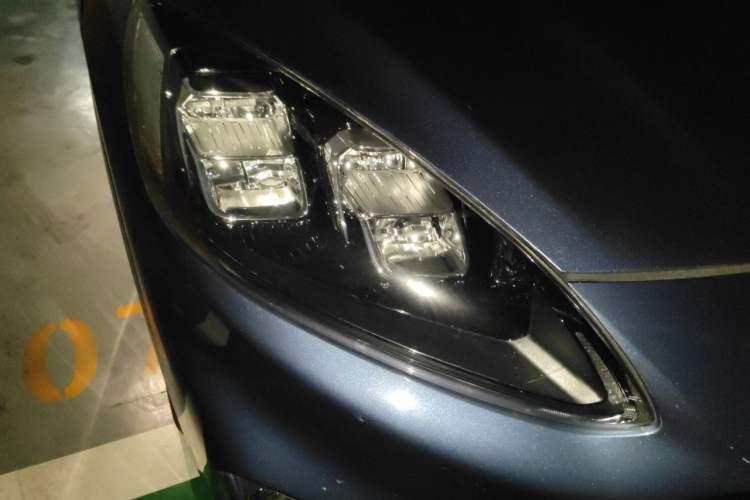 Used Ford Escape 2020 EcoBoost 245 Four-Wheel Drive ST-LINE Deluxe Edition Right Front Headlight