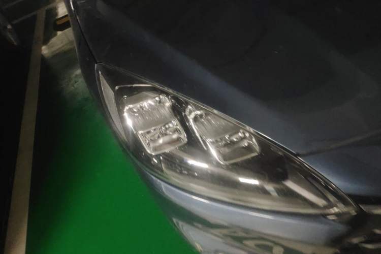 Used Ford Escape 2020 EcoBoost 245 Two-Wheel Drive Smart & Enjoyment Model Right Front Headlight