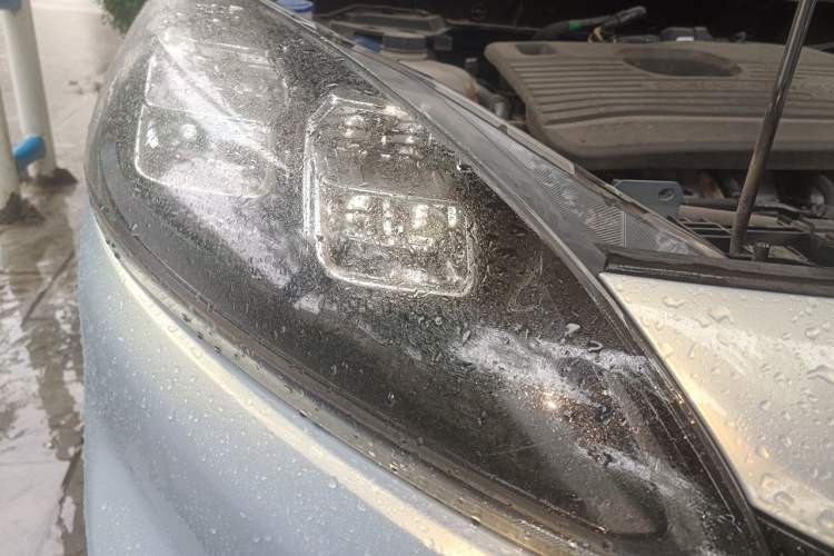 Used Ford Escape 2020 EcoBoost 245 Two-Wheel-Drive Titanium Edition Right Front Headlight