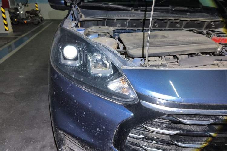Used Ford Escape 2020 EcoBoost 245 Two-Wheel Drive Smart & Enjoyment Model Right Front Headlight