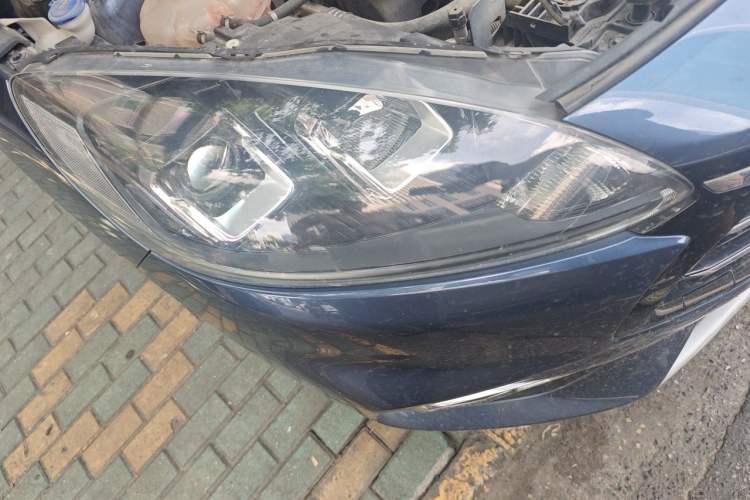 Used Ford Escape 2020 EcoBoost 245 Two-Wheel-Drive Titanium Edition Right Front Headlight