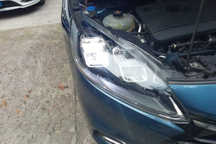 Used Ford Escape 2020 EcoBoost 245 Two-Wheel Drive Smart & Enjoyment Model Right Front Headlight