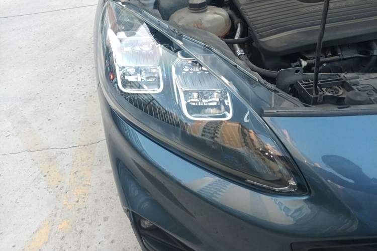 Used Ford Escape 2020 EcoBoost 245 Four-Wheel Drive ST-LINE Deluxe Edition Right Front Headlight