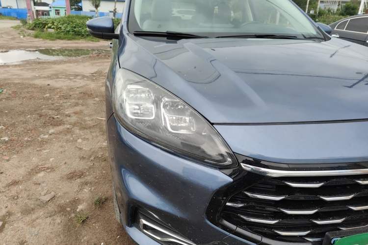 Used Ford Escape 2020 EcoBoost 245 Four-Wheel Drive Luxury Edition Right Front Headlight