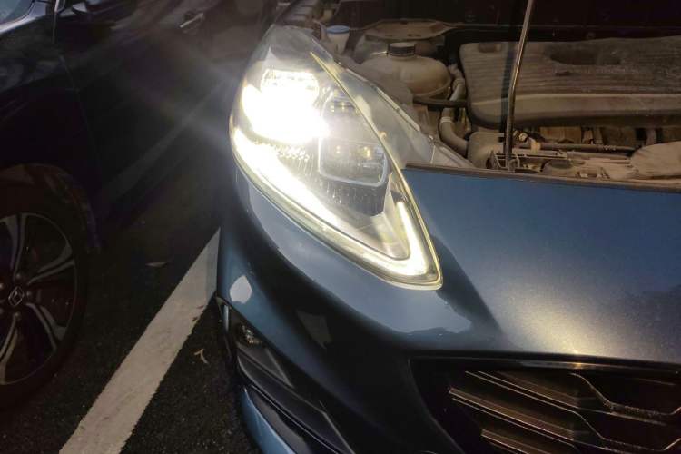 Used Ford Escape 2020 EcoBoost 245 Four-Wheel Drive ST-LINE Deluxe Edition Right Front Headlight