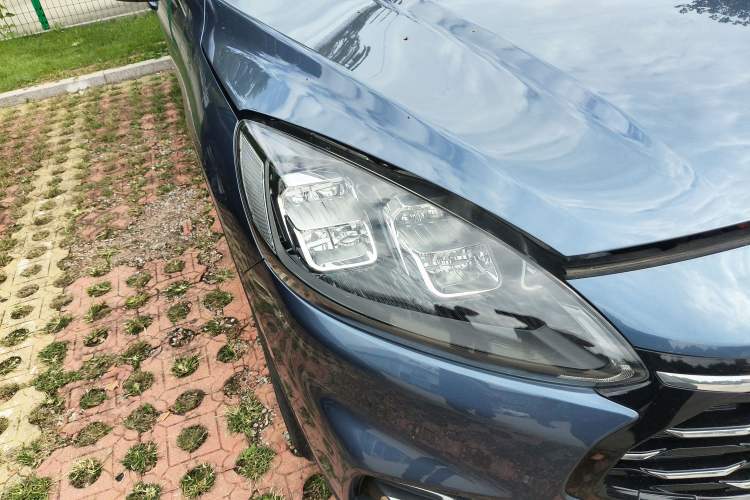 Used Ford Escape 2020 EcoBoost 245 Two-Wheel-Drive Titanium Edition Right Front Headlight