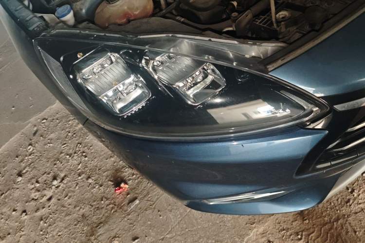 Used Ford Escape 2020 EcoBoost 245 Two-Wheel Drive Smart & Enjoyment Model Right Front Headlight