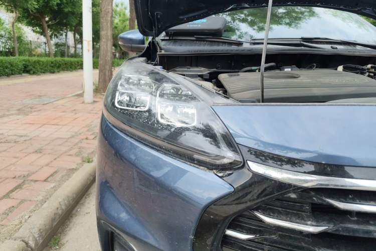 Used Ford Escape 2020 EcoBoost 245 Two-Wheel-Drive Titanium Edition Right Front Headlight