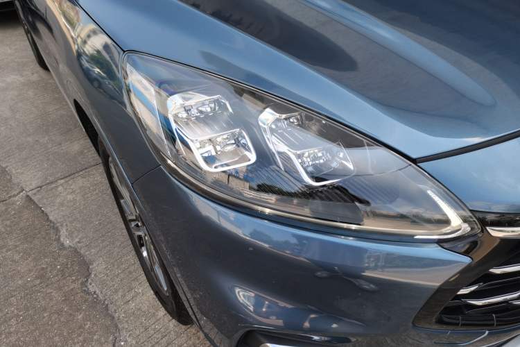 Used Ford Escape 2020 EcoBoost 245 Two-Wheel Drive Smart & Enjoyment Model Right Front Headlight