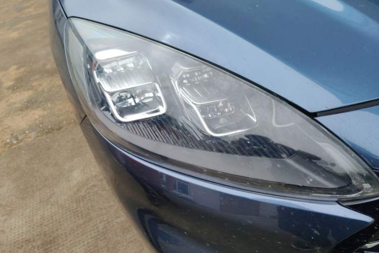 Used Ford Escape 2020 EcoBoost 245 Four-Wheel Drive Luxury Edition Right Front Headlight