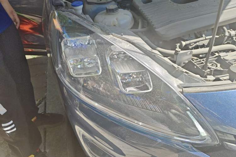 Used Ford Escape 2020 EcoBoost 245 Two-Wheel-Drive Titanium Edition Right Front Headlight