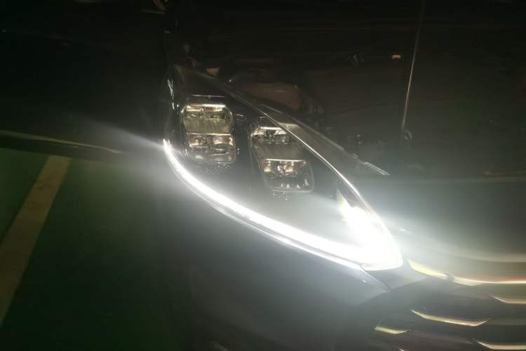 Used Ford Escape 2020 EcoBoost 245 Four-Wheel Drive Titanium Edition Right Front Headlight