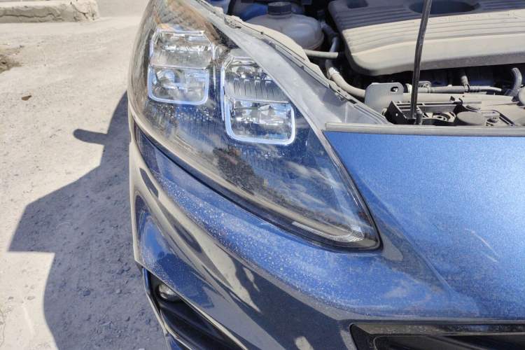 Used Ford Escape 2020 EcoBoost 245 Four-Wheel Drive ST-LINE Deluxe Edition Right Front Headlight