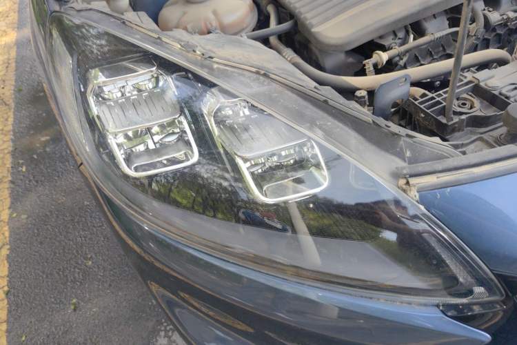 Used Ford Escape 2020 EcoBoost 245 Four-Wheel Drive Titanium Edition Right Front Headlight