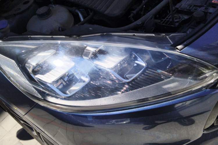 Used Ford Escape 2020 EcoBoost 245 Four-Wheel Drive Luxury Edition Right Front Headlight