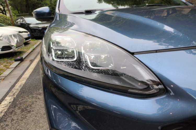 Used Ford Escape 2020 EcoBoost 245 Four-Wheel Drive ST-LINE Deluxe Edition Right Front Headlight