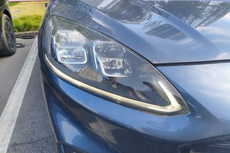 Used Ford Escape 2020 EcoBoost 245 Four-Wheel Drive ST-LINE Deluxe Edition Right Front Headlight