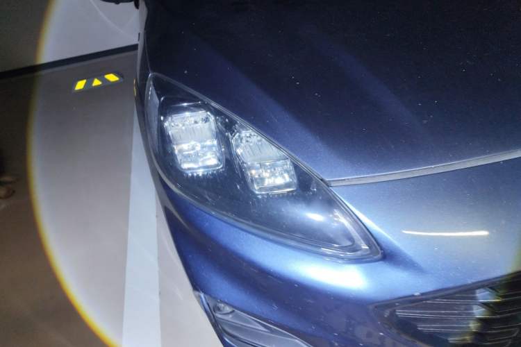 Used Ford Escape 2020 EcoBoost 245 Four-Wheel Drive ST-LINE Deluxe Edition Right Front Headlight