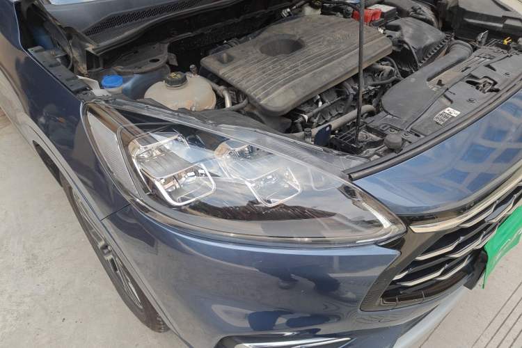 Used Ford Escape 2020 EcoBoost 245 Four-Wheel Drive Luxury Edition Right Front Headlight