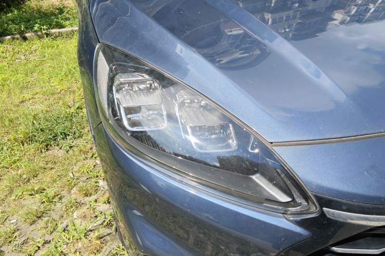 Used Ford Escape 2020 EcoBoost 245 Two-Wheel Drive Smart & Enjoyment Model Right Front Headlight