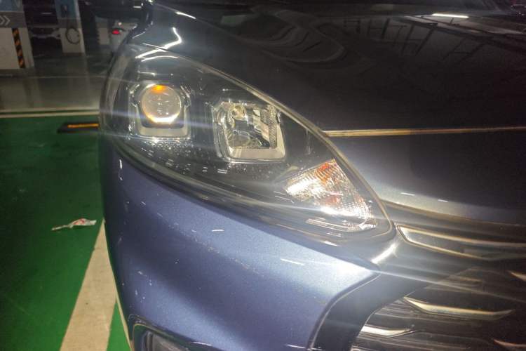 Used Ford Escape 2020 EcoBoost 245 4x4 Enjoyment Model Right Front Headlight
