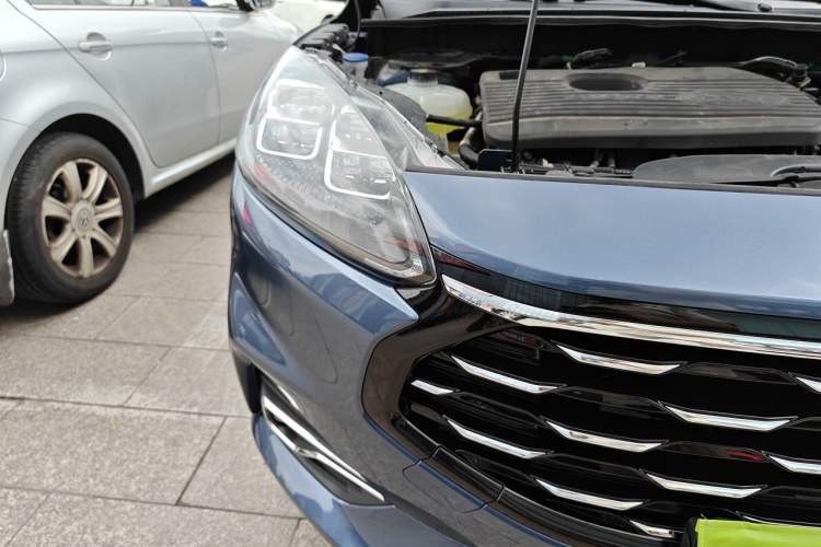 Used Ford Escape 2020 EcoBoost 245 Two-Wheel Drive Smart & Enjoyment Model Right Front Headlight