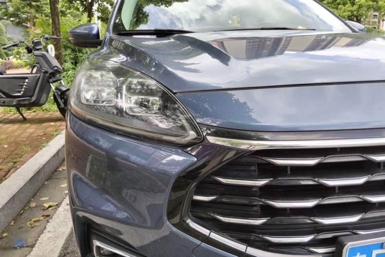Used Ford Escape 2020 EcoBoost 245 Four-Wheel Drive Luxury Edition Right Front Headlight