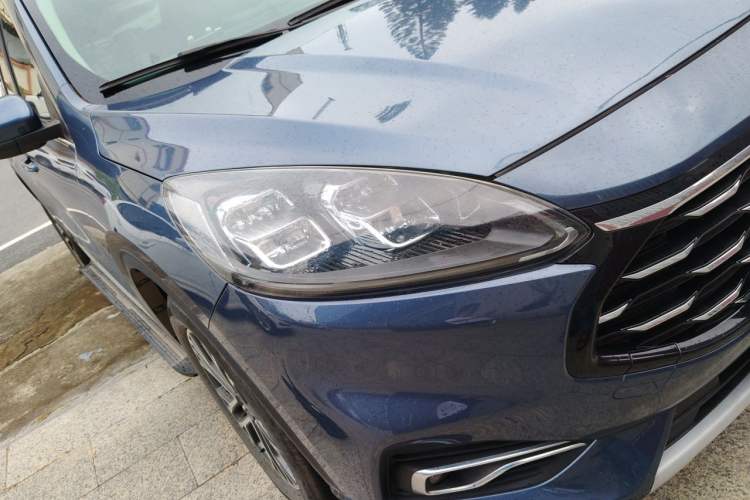 Used Ford Escape 2020 EcoBoost 245 Two-Wheel-Drive Titanium Edition Right Front Headlight