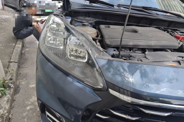 Used Ford Escape 2020 EcoBoost 245 Four-Wheel Drive Luxury Edition Right Front Headlight