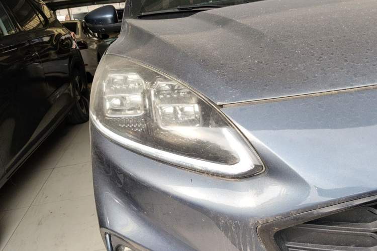 Used Ford Escape 2020 EcoBoost 245 Four-Wheel Drive ST-LINE Deluxe Edition Right Front Headlight