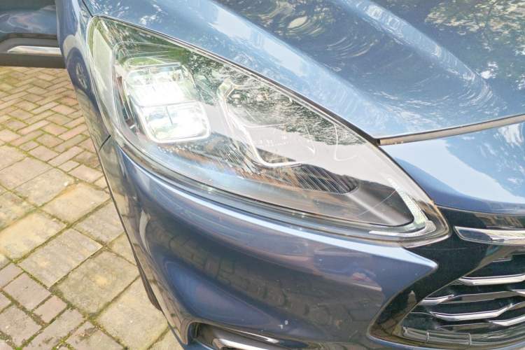 Used Ford Escape 2020 EcoBoost 245 Two-Wheel-Drive Titanium Edition Right Front Headlight