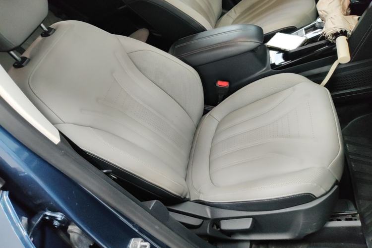 Used Ford Escape 2020 EcoBoost 245 Four-Wheel Drive ST-LINE Deluxe Edition Right Front Seat