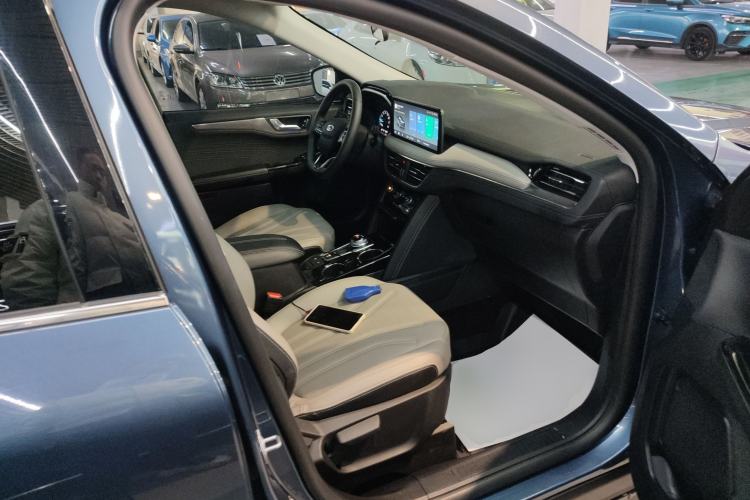 Used Ford Escape 2020 EcoBoost 245 Two-Wheel-Drive Titanium Edition Right Front Seat