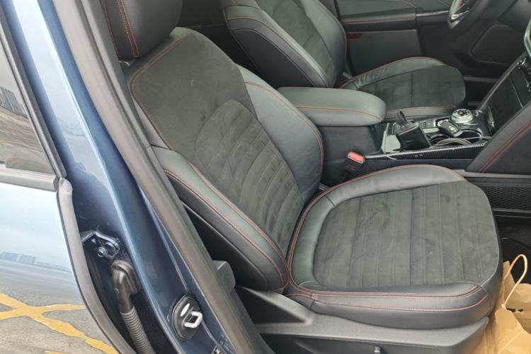 Used Ford Escape 2020 EcoBoost 245 Four-Wheel Drive ST-LINE Deluxe Edition Right Front Seat