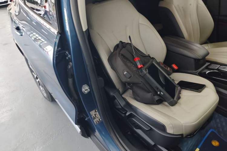 Used Ford Escape 2020 EcoBoost 245 Four-Wheel Drive ST-LINE Deluxe Edition Right Front Seat